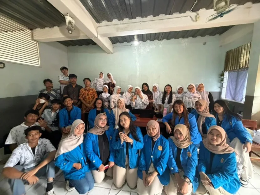 foto bersama siswa siswi smk yapri